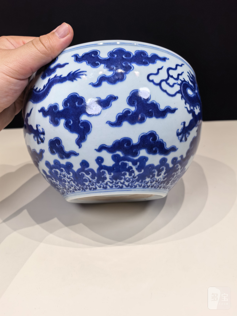 清乾隆 仿嘉窑青花云龙纹卷缸 - 图8